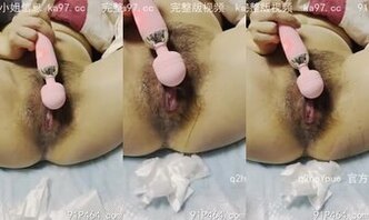 隔着无缝丝袜疯狂喷水