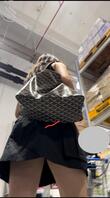 黑裙美少妇的裙底秘密 香水夹杂着特有人妻味站在后面就让人硬的受不了1