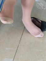 偷拍性感的妈妈0