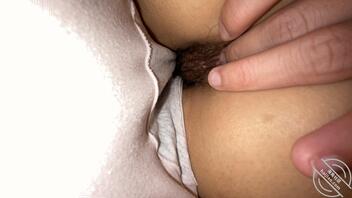 趁妈妈睡着偷拍她22