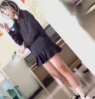 偷拍坐姿JK小姐姐，户型清晰可见0
