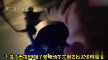 最骚大嫂真实少妇和小叔偷情大哥上夜班嫂子骑电瓶车接我去她家偷情做爱