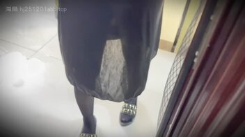 259、预告-突然袭击姐姐，没想到姐姐招待客人在做饭，干一炮马上走人