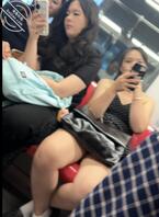 一直盯着我，被发现了吗