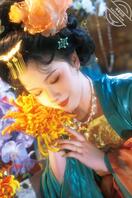 大姐，二姐过年回家了，作为一个变态弟弟，又可以打胶姐姐衣物，偷偷猥亵姐姐2