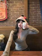 欣欣好想要爸爸的文字攻击欣欣，欣欣下面流了好多水