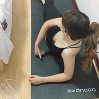 原创5.侄女在做瑜伽操，原谅我再一次的退缩了2