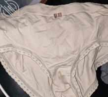 骚逼小姨子的原味内裤0