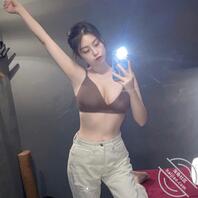 火辣長髮正妹「Yumi.k」飽滿美乳奪衣而出1