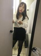 公司冒死偷拍舅妈上厕所潺潺溪流（露脸）2