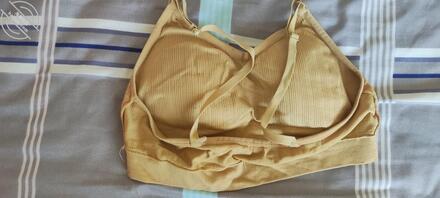 【绿母】特别喜欢用老妈奶罩里面那面裹着鸡巴1