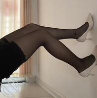 有一个很骚的妹妹，想乱伦她可是一直不敢试探