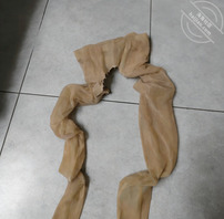 贱逼骚妈妈把用过的开档丝袜藏到垃圾桶里1