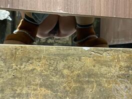 光线有点暗，主要是人太多了，拍摄时间不能太长，所以无法曝光，长得也就那样