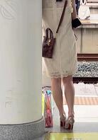 （80）街边偷拍穿高跟性感熟少妇