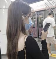 地铁偷拍美女走光 分享篇2