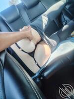 小骚货中午在车里睡觉把瑜伽裤扒了漏着大屁股穿着丁字裤2