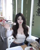 我的骚女友，小母狗。给大家一起用，帮我给他P满精液，好好爱护她。