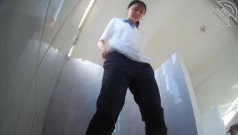 经典 大神潜入高中双镜头记录处女穴