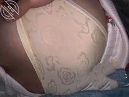 4 昨晚偷摸嫂子 被嫂子发现了 不过嫂子并没有生气虚惊一场0