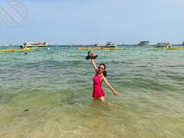 姑妈，想舔她逼逼0