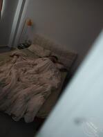 哇靠无意看到妹妹睡觉不穿衣服，但是不敢上手，一直想硬一下午0