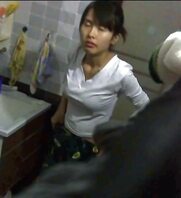 偷拍女邻居洗澡人瘦奶翘缺点是屁股小