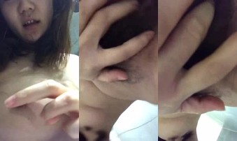 小雨在家躲在卫生间发骚