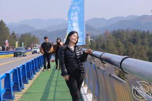 我的年轻熟女妈妈叫立满身材展示1