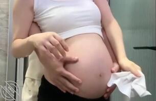 享受和怀孕女儿的暧昧，放弃孕期性交的想法1