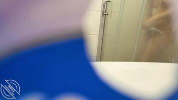 21,不止是博主,更是她哥.这几天收起了欲望，先偷拍妹妹洗澡0