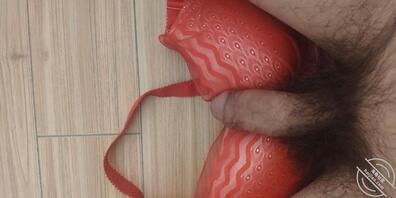 输出妈妈衣物，好想艹她2