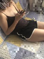 妈妈今天在家做家务,忙活了一早上1