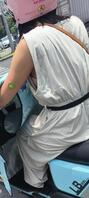 偶遇穿半罩杯少妇漏乳1