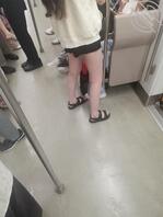 北京地铁长腿美女，露脸有玉足0