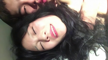 公司新来的少妇人妻很害羞，借着酒劲半推半就操了她