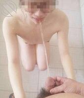 舅妈和我一起洗澡0