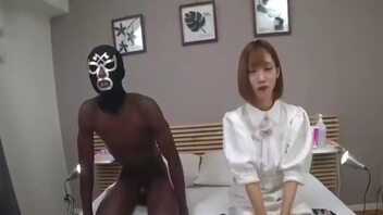 绿茶男叫自己朋友一起跟老婆玩3p