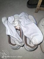 前两天又去了中学小姐姐那里看有没有放鞋袜，没想到还有，这下我可要认真拍了2