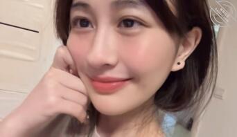 我是几个闺蜜中的接精脸，请哥哥们把精液射在我脸上吧