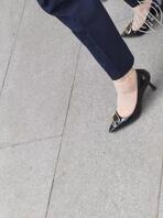 把你真实拍到的熟女短丝袜脚发在评论区0