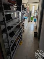 帮隔壁93年独居带娃少妇搬家意外得到她的备用钥匙