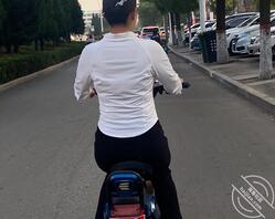 今天在路上看到的小骚货，一个个骑个车屁股撅这么大，这大屁股干这肯定舒….