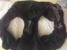 厕所拿妈妈换下来的内裤玩1