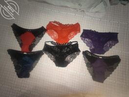 老婆太骚了，蕾丝内裤，丝袜原味出哦。喜欢私聊，0