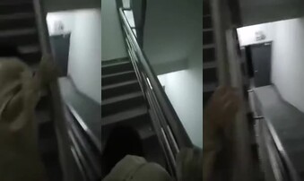 小骚货户外楼梯挨操