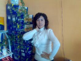 多年前的炮友，已当奶奶，自营油漆店，老公是中学体育老师。0