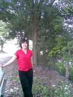 多年前的炮友，已当奶奶，自营油漆店，老公是中学体育老师。1