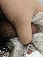 丈母娘洗完澡偷偷拿她内裤撸起来