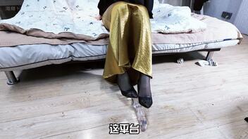 小畜生们快过来舔你妈的脚